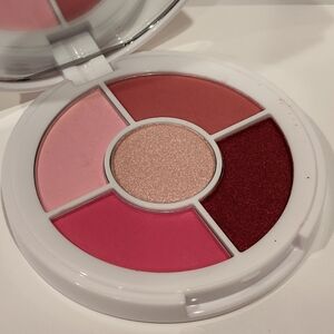 NEW I 🩷 Revolution Pink Donut Eyeshadow Palette
